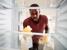 Frigo : 3 règles simples d’un expert en hygiène pour qu’il reste sain et propre