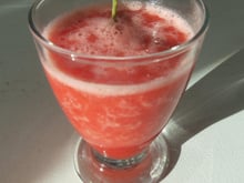 Smoothie aux fraises, citron vert et menthe