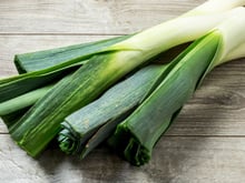 Poireaux : on a enfin trouvé la recette parfaite pour utiliser le vert de ce légume (et ce n’est pas en soupe)