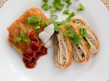 Roulés panés au poulet et olives noires simples et rapides