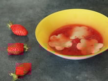 Soupe de fraises et raviole au chocolat