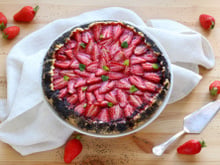 Tarte rustique aux fraises du Périgord IGP et graines de pavot