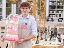 "Si je ne peux pas suivre, j’abandonne le concours" : Timothée gagnant du meilleur Pâtissier se livre sur son parcours entre études et pâtisserie