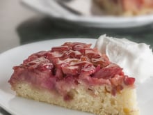 Gâteau renversé à la rhubarbe