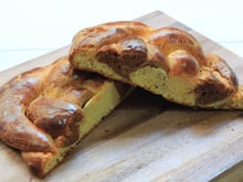 Joli façonnage de brioche tressée au chocolat