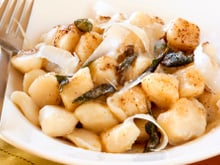 Gnocchis de pommes de terre au beurre noisette et à la sauge