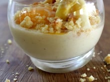Panna cotta d'asperges, crumble au parmesan & œuf mollet