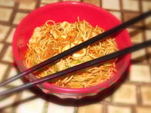 Nouilles sautées à la dinde et légumes