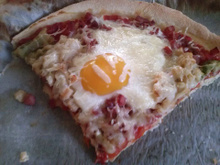 Pizza lardons et œufs 
