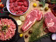 Femmes enceintes : quels sont les aliments à éviter d’après l’Anses ?