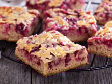 Carrés au fruits rouges et amandes caramélisées