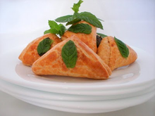 Chaussons à l'agneau et aux pignons