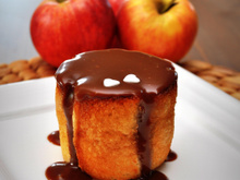 Charlotte Rustique aux pommes et sa sauce carambar