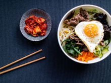 Bibimbap : voici comment réaliser ce délicieux plat coréen pour moins de 15 euros pour 4 personnes !