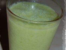 Smoothie rafrâichissant aux concombres