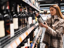 Peut-on trouver de bons vins en supermarché pour les fêtes ? Un expert nous répond