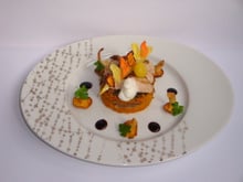 Déclinaison autour du bouillon de volaille Ariaké, pintade, carotte, parmesan et girolles