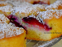 Moelleux aux prunes parfumé au pain de singe et à la liqueur de prunelles