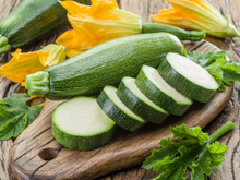 Courgette : est-ce bon pour la santé de la manger crue ?