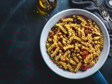 Oubliez le pesto ou la vinaigrette : François-Régis Gaudry a mieux pour donner du goût à la salade de pâtes !