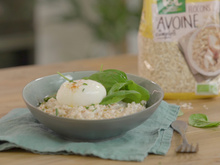 Porridge salé au fromage de chèvre et œuf mollet