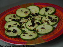 Carpaccio de courgettes, 'bœuf séché végétarien', graines de soja au bon goût de sésame