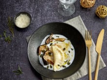 Raviolis de potiron, sauce coco et cèpes sautés