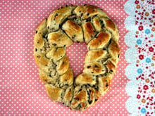 Tresse de brioche dorée aux pépites de chocolat noir