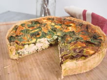 Quiche aux herbes fraiches, saumon et moutarde