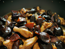 Wok de poulet aux pruneaux