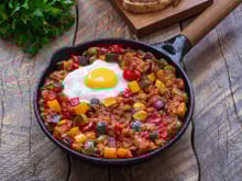 Connaissez-vous le pisto manchego, la variante espagnole de notre ratatouille à base de tomates et de poivrons ?