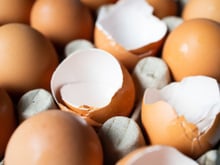 Vos coquilles d’œufs sont un véritable trésor pour votre maison : voici 4 astuces qui le prouvent