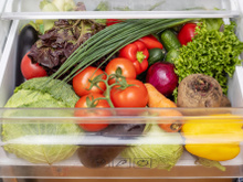 Voici l’astuce d’un maraîcher pour conserver vos aliments plus longtemps dans le bac à légumes du frigidaire !