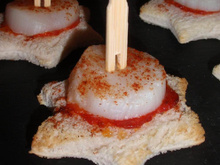 Toasts étoilés Saint Jacques et chorizo