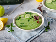 “On le prépare en cinq minutes !” :  découvrez notre recette de gaspacho de courgettes bien frais et rapide à faire
