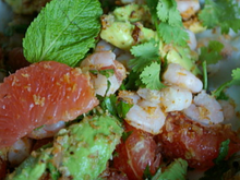 Salade thaï aux crevettes, pamplemousse et menthe