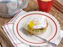 Œuf benedicte à l'avocat Hass du Pérou