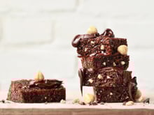 Le Dr Jimmy Mohamed partage sa recette saine (et pas chère) de gâteau au chocolat : “C’est facile et c’est bon”