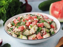 100% sans cuisson : cette salade-repas gorgée d'eau est le secret pour bien dormir quand il fait 35°C