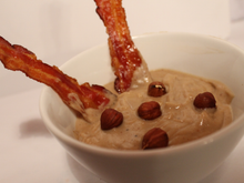 Velouté de châtaignes aux noisettes et chips de lard