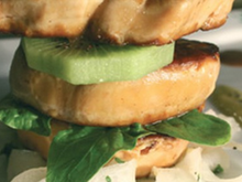 Piccatas de foie gras de canard du Sud-Ouest aux tagliatelles de radis noirs, sauce kiwi de l"Adour et cacao amer