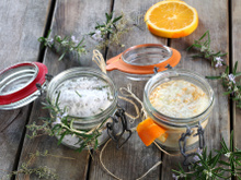 Sels parfumés aux aromates et à l'orange