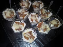 Verrine mousse mascarpone et pomme caramélisée saupoudrée de poudre d'amande