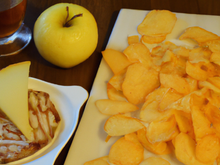 Cantal Jeune à la gelée de cidre et chips de pommes