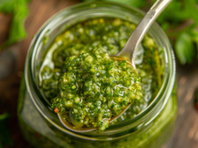 “C’est pour changer du basilic” : Laurent Mariotte partage sa recette de sauce pistou aux courgettes pour accompagner tous vos plats de l’été