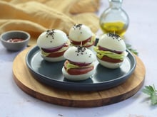 Pour un apéritif ou une entrée de Pâques : voici notre recette d’œuf burger qui va bluffer vos invités