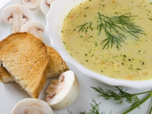 Soupe aux champignons de Paris et aneth