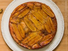 “Il est juste caramélisé comme il faut” : Cyril Lignac livre sa recette de banana bread gourmand amélioré