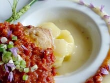 Espadon en confit de chorizo sur soupe de pommes de terre à l'huile de pistache