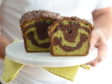 Ce cake marbré chocolat et pistache va détrôner la version classique pour le goûter des enfants !